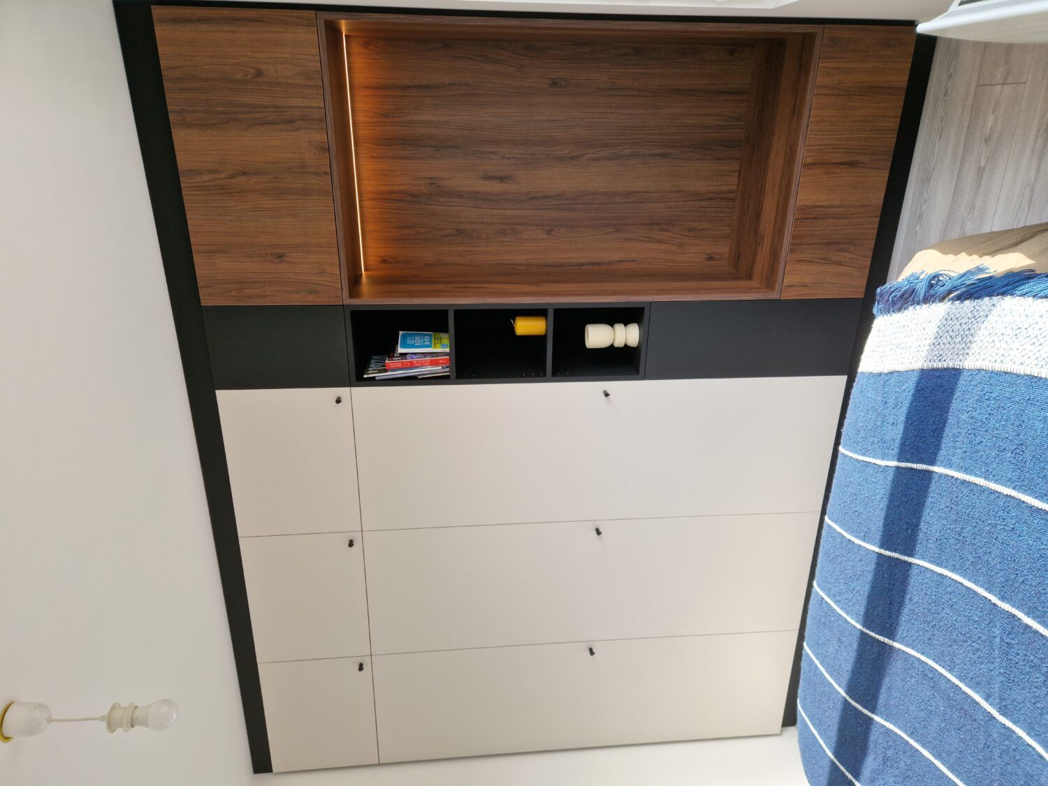 Installation de dressing sur-mesure pour chambre à coucher